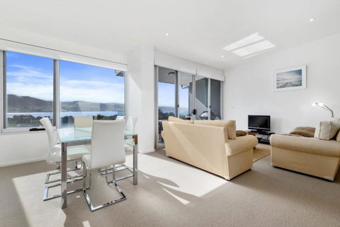 Apollo Blue 11 - Tourism TAS 1