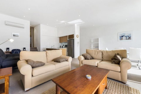 Apollo Blue 11 - Tourism TAS 3