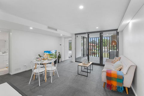 Apt Near Garden City&3km To QSAC - Tourism TAS 0