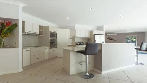 Aqua - Pecten Port Douglas - Hobart Tourism 4