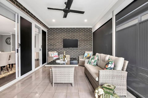 Aqua Place - Family Comfort Meets Coastal Charm - Hobart Tourism 1