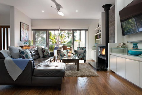 Arabella Meadows - Tourism TAS 1