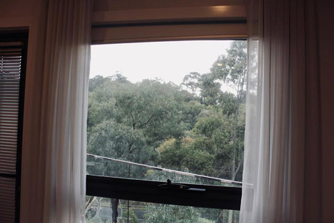 Architectural Crisp & Convenient Location - Tourism TAS 1