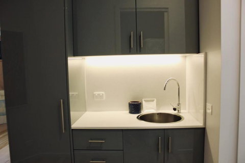 Architectural Crisp & Convenient Location - Tourism TAS 3