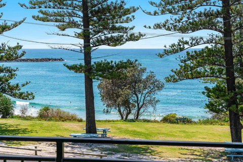 Arcoola 1 - Overlooking Main Beach - Tourism TAS 1
