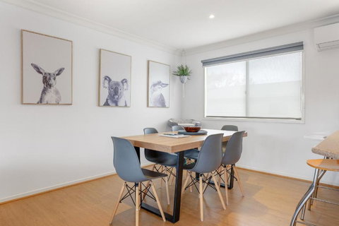 Area 51 By Ready Set Stay - BYO LINEN & TOWELS - Tourism TAS 1