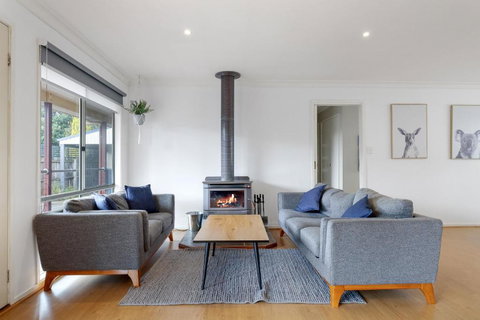 Area 51 By Ready Set Stay - BYO LINEN & TOWELS - Tourism TAS 0