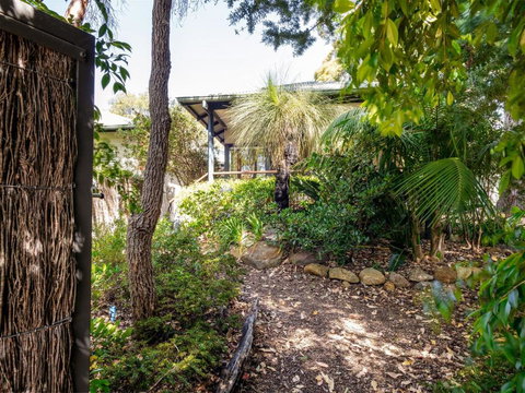 Aroha - Tourism TAS 0