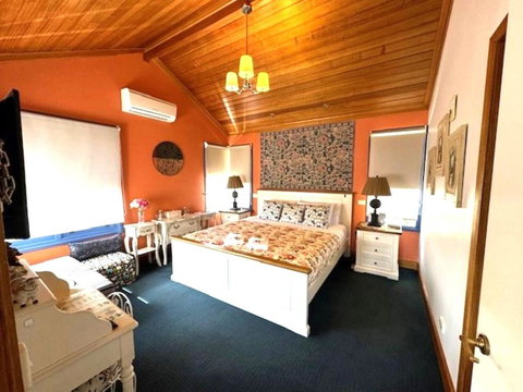 Artee House - A Bright Escape - Tourism TAS 2