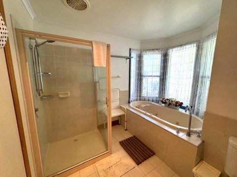 Artee House - A Bright Escape - Tourism TAS 4