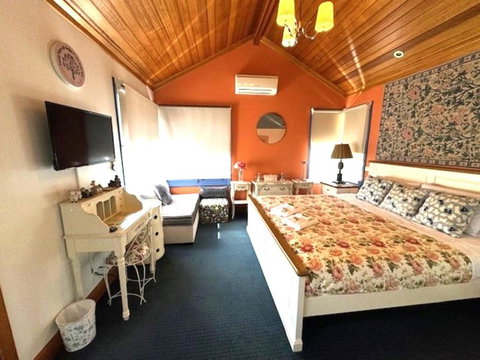 Artee House - A Bright Escape - Tourism TAS 3