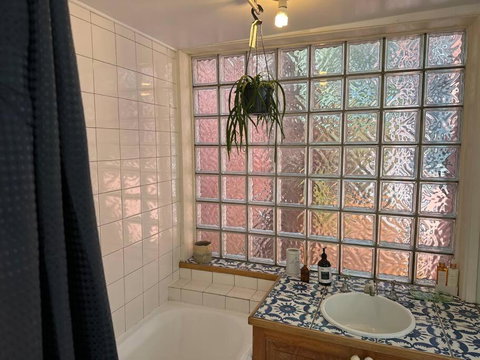 Artsy North Melbourne 2-Bedder - Tourism TAS 1