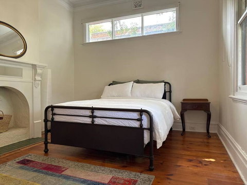 Artsy North Melbourne 2-Bedder - Tourism TAS 2