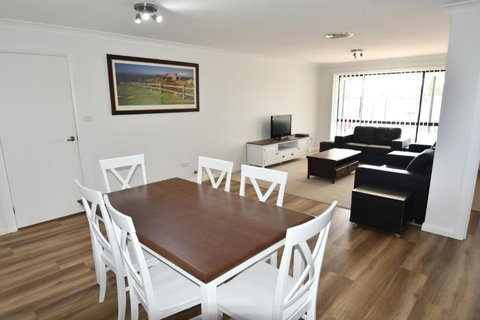 Ascot Gardens Serviced Apartments - Hobart Tourism 0