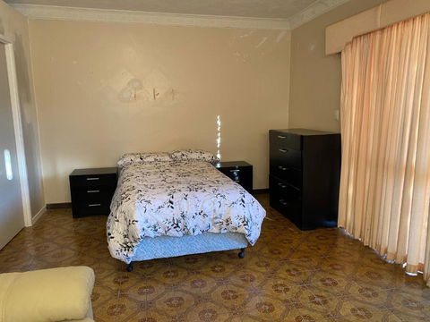 Aspley Large Room & Share Bathroom With Other Guests - Tourism TAS 1