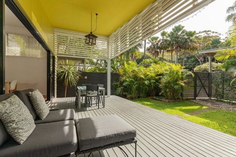 At Lizzie - Hobart Tourism 0