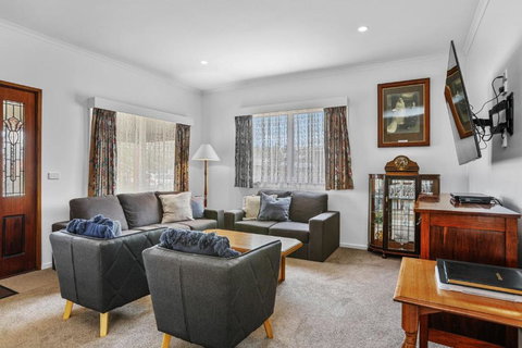 Aunty Wins - Tourism TAS 1