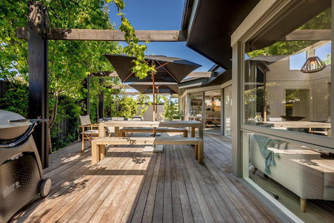 Aura Hot Tub Retreat - Unique Cedar Hot Tub Experience, 650m To Tyrone Foreshore - Tourism TAS 3