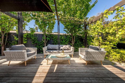 Aura Hot Tub Retreat - Unique Cedar Hot Tub Experience, 650m To Tyrone Foreshore - Tourism TAS 4