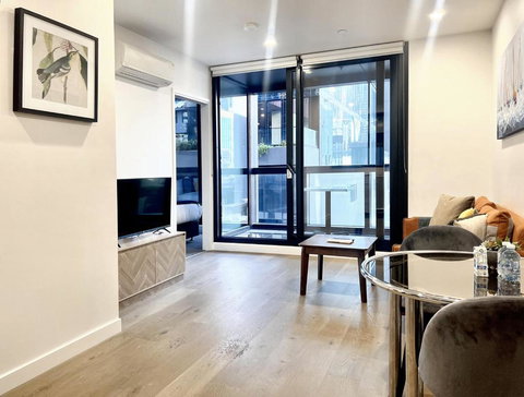 Aura On Lonsdale - Tourism TAS 3