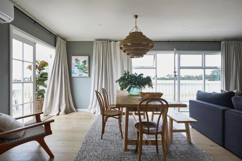 Aurora - Beachside Beauty - Tourism TAS 2