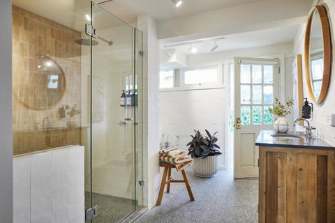 Aurora - Beachside Beauty - Tourism TAS 3