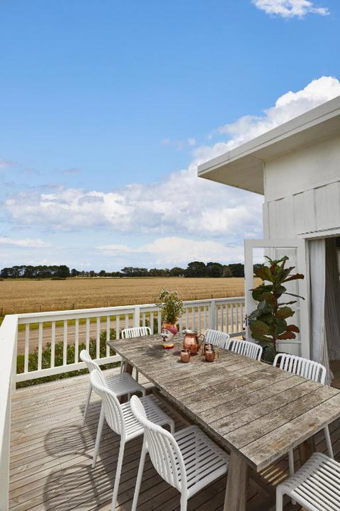 Aurora - Beachside Beauty - Tourism TAS 4