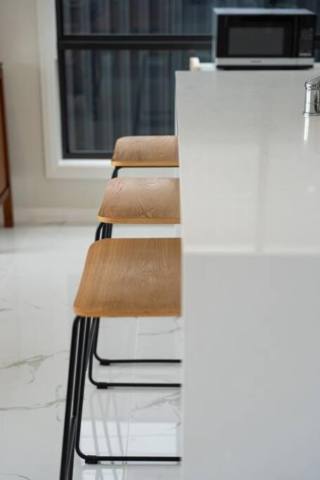 Austral Spacious Large 5 Br Home With Central AC - Tourism TAS 3