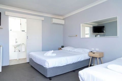 Australian Hotel Motel Yass - Tourism TAS 2