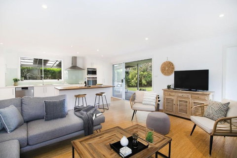 Avenue 36 - Tourism TAS 0