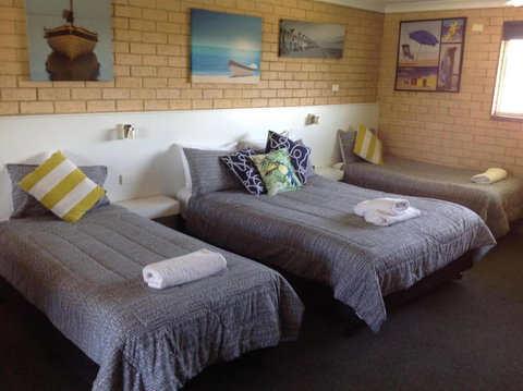 Avlon Gardens Motel - Hobart Tourism 3