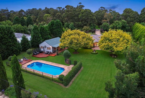 Avonlea, Bowral, Southern Highlands - Hobart Tourism 0