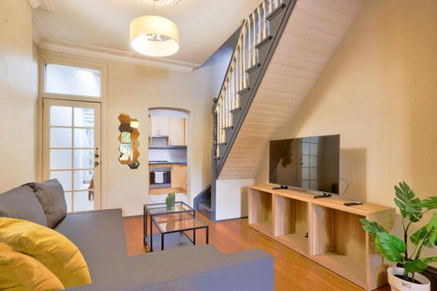 Awesome 2 Bedroom House Surry Hills - Tourism TAS 1