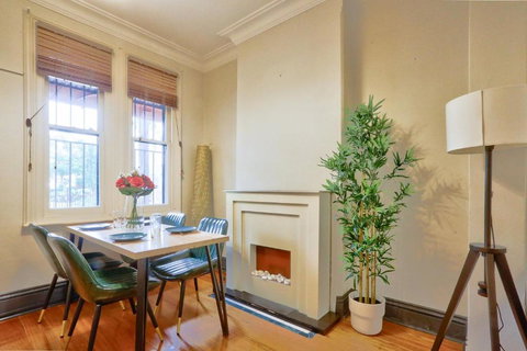 Awesome 2 Bedroom House Surry Hills - Tourism TAS 4