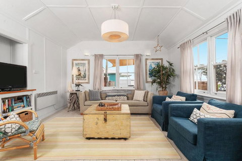 Avalon Vintage Beachside Family Getaway - Tourism TAS 2