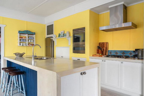 Avalon Vintage Beachside Family Getaway - Tourism TAS 4