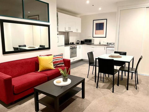 Astral Apartments - Perfectly Located 2 Bedroom Apartment In St Kilda - Tourism TAS 0