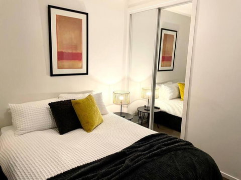 Astral Apartments - Perfectly Located 2 Bedroom Apartment In St Kilda - Tourism TAS 2