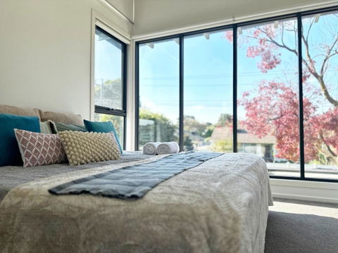 BE89-Dream Stay In Bentleigh East-Your Perfect Escape - Hobart Tourism 0