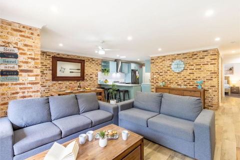 Bay Parklands, 36 2 Gowrie Avenue - Close To The Water With Air Con, WiFi, Pool & Spa & Tennis Court - Hobart Tourism 2