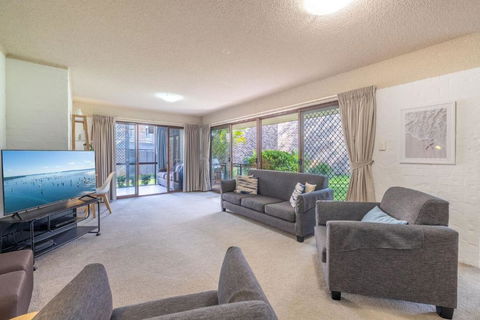 Bay Parklands, 56 2 Gowrie Ave - Ground Floor, Air Conditioned, Wifi & Foxtel - Hobart Tourism 0