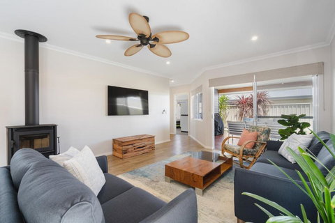 AZZURE On WATERVILLE - Tourism TAS 2