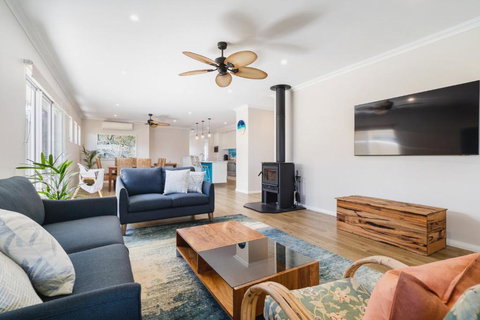 AZZURE On WATERVILLE - Tourism TAS 3