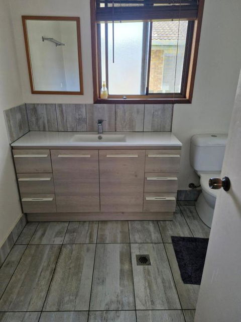 Baffle Creek Fishing Cabin - Hobart Tourism 3