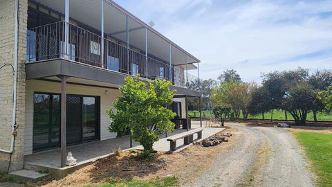 Bahwidgee Lodge - Riverside Retreat - Hobart Tourism 1