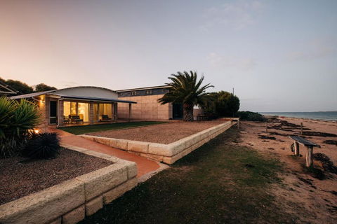 Baird Bay Seaside Villas - Hobart Tourism 1