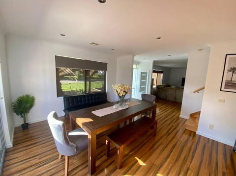 Baja Beach Lodge - Hobart Tourism 0
