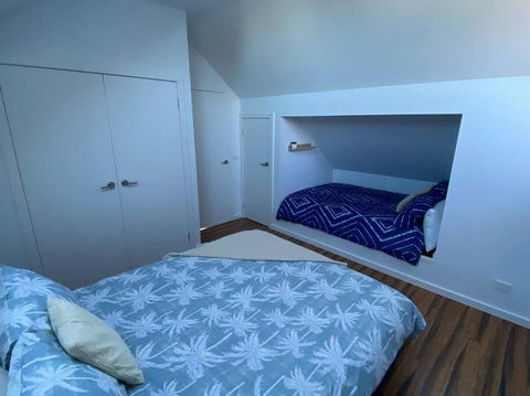 Baja Beach Lodge - Hobart Tourism 1