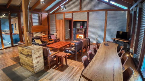 Bald Hills House - Hobart Tourism 4