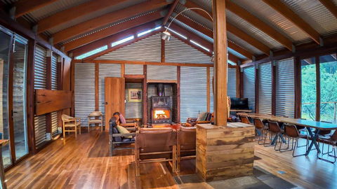 Bald Hills House - Hobart Tourism 0